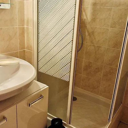 Cosy à Montalbert Avec Wifi Pour 4 Personnes - Fr-1-755-43 Appartamento *